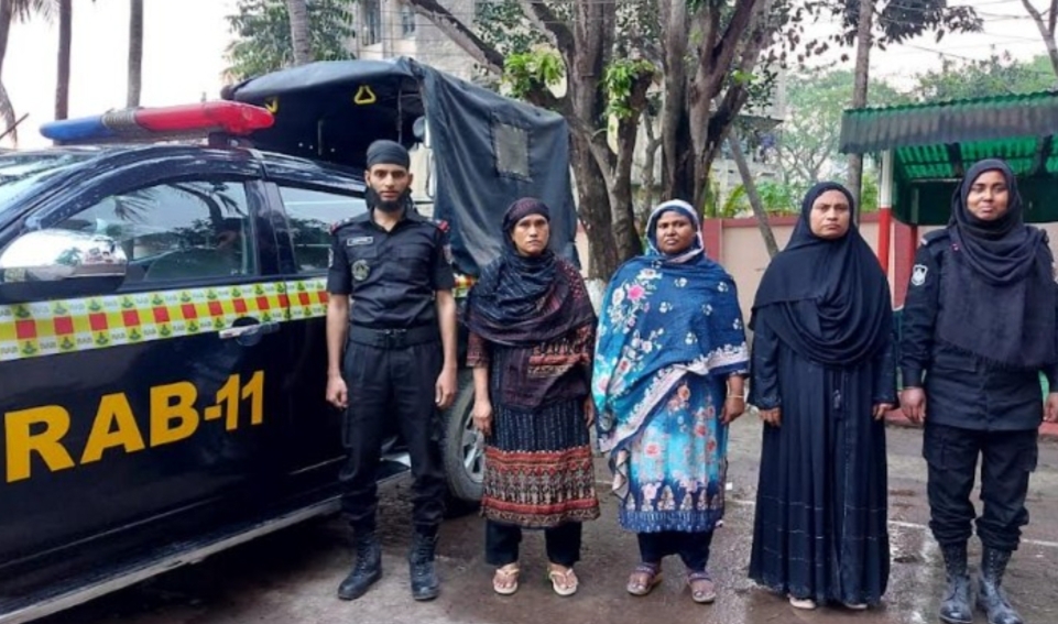 কুমিল্লায় র‍্যাব’র অভিযান : আপন দুই বোনসহ আটক ৩