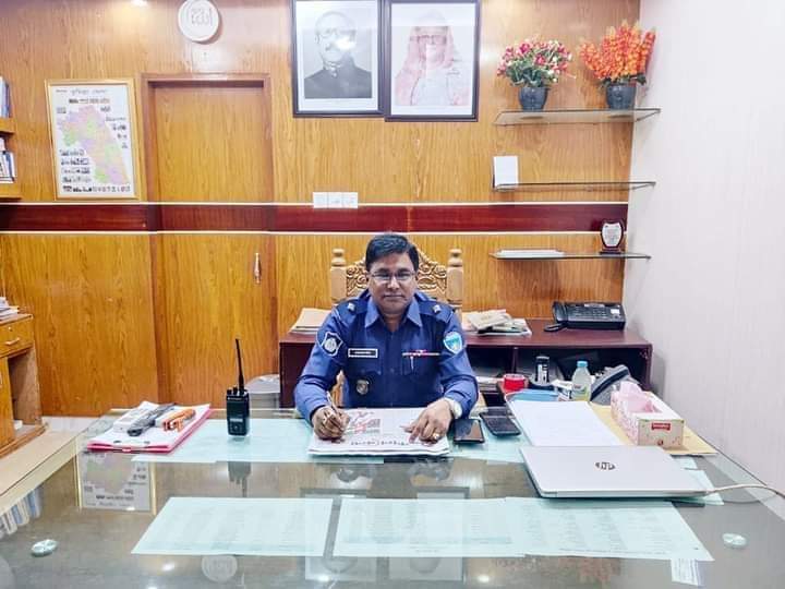 একজন চৌকস, সৎ, দায়িত্বশীল ও মানবিক পুলিশ অফিসার কোতয়ালি মডেল থানার ওসি সনজুর মোরশেদ