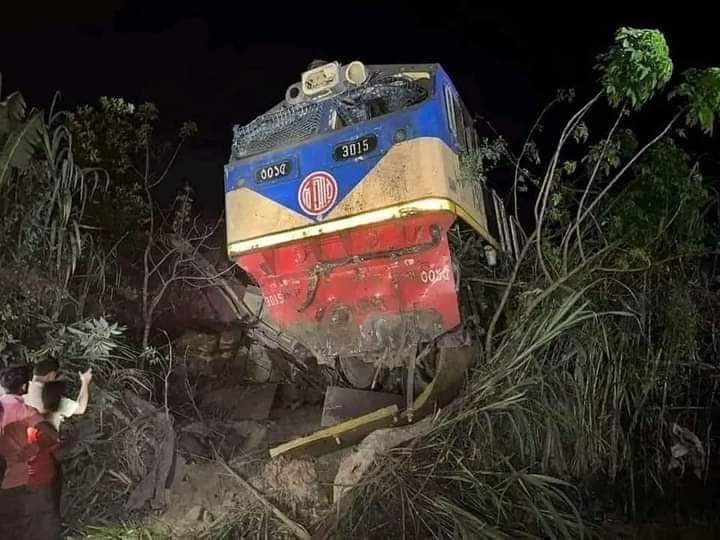 কুমিল্লায় ২ ট্রেনের সংঘর্ষে ৪০ জন আহতের ঘটনায় ৪ সদস্যের তদন্ত কমিটি গঠন