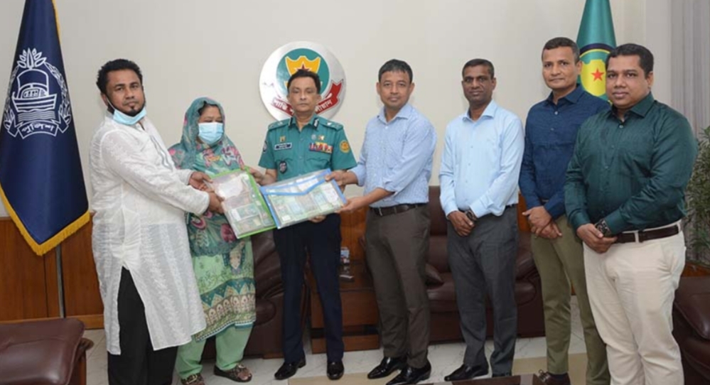 পুলিশের চেষ্টায় অবশেষে রক্ষা পেল সেই পরিবার