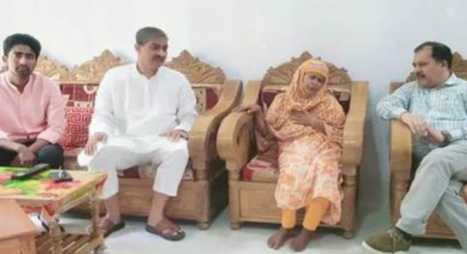 সাংবাদিক শামসুজ্জামানের বাসায় বিএনপি নেতারা