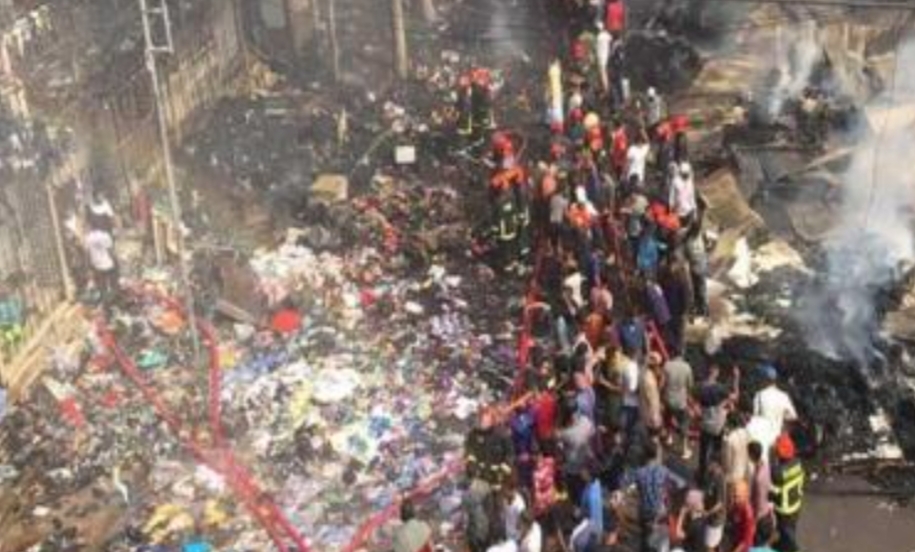 সাড়ে ৬ ঘণ্টার চেষ্টায় বঙ্গবাজারের আগুন নিয়ন্ত্রণে