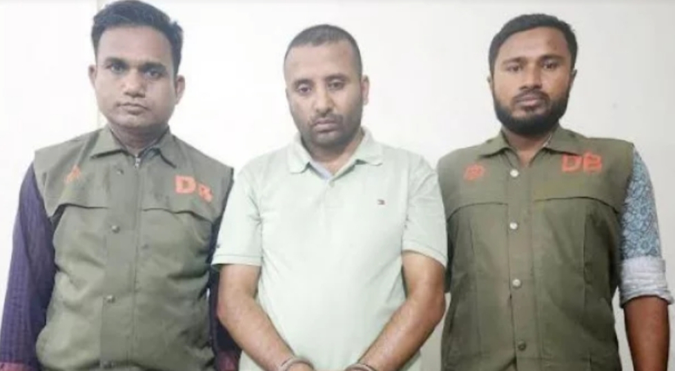 কুমিল্লায় ডিবির অভিযানে জাল নোট চক্রের সক্রিয় সদস্য ১০ মামলার আসামি গ্রেফতার