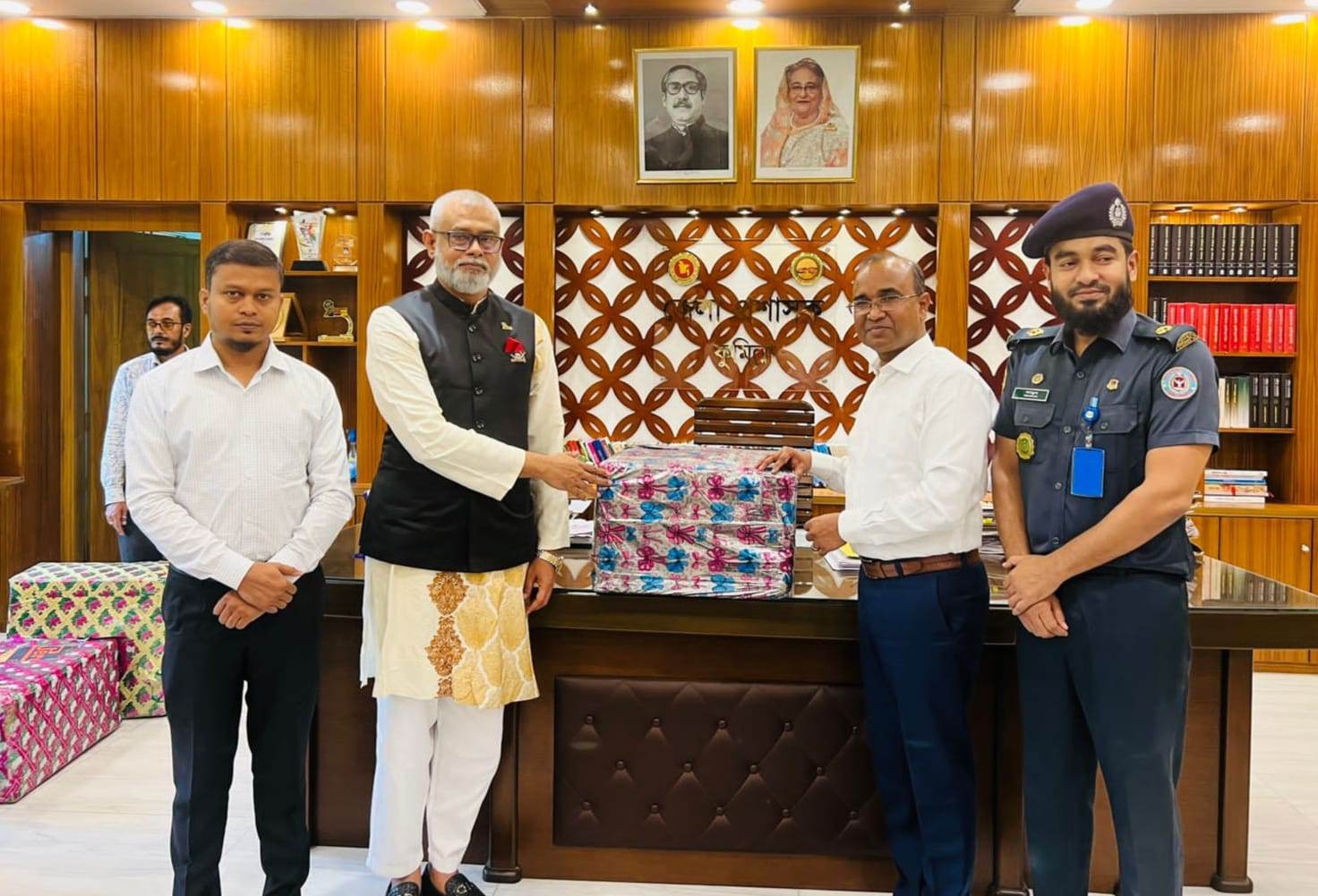 বন্দিদের ঈদ উপহার দিলেন দাউদকান্দি উপজেলা চেয়ারম্যান