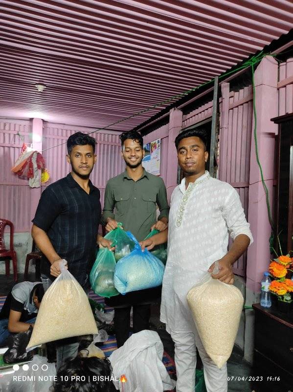 স্বেচ্ছাসেবী সংগঠন “রেডিয়াম ক্লাব, কুমিল্লা’র উদ্যোগে দুঃস্থ ও অল্প আয়ের পরিবারের মাঝে ইফতার সামগ্রী বিতরন