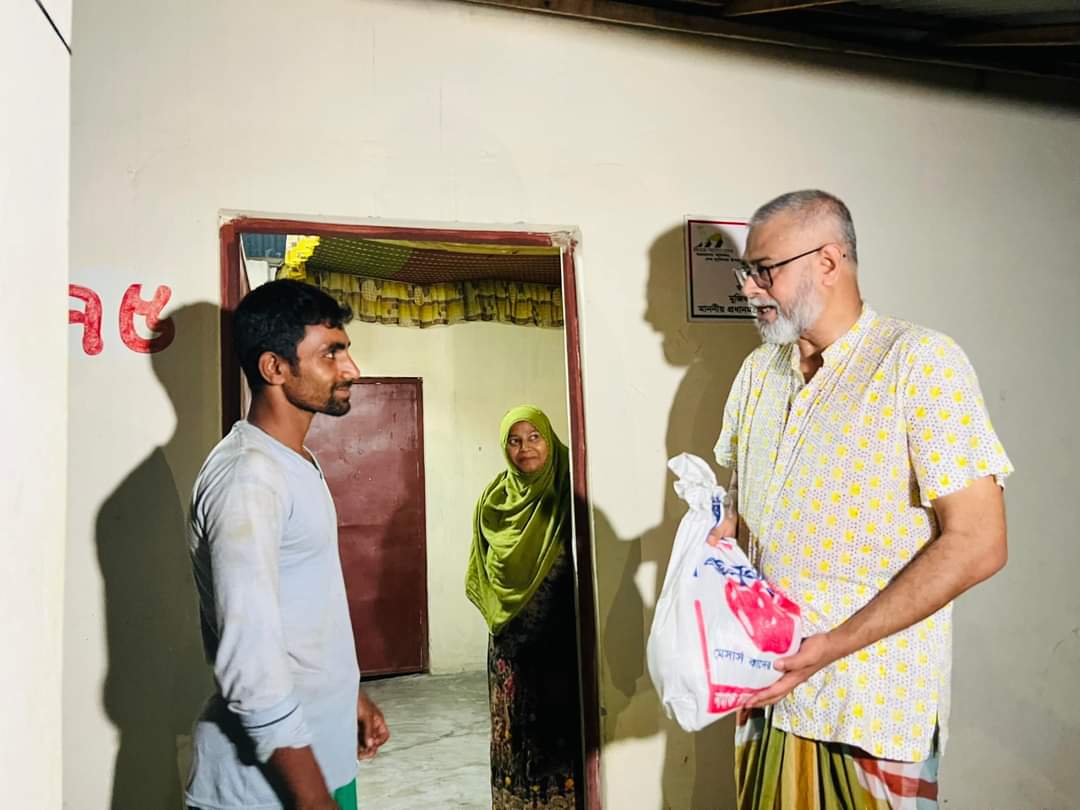 দাউদকান্দিতে আশ্রয়ন প্রকল্পের উপকারভোগী ২শত ৫০টি পরিবারকে ঈদ সামগ্রী বিতরন
