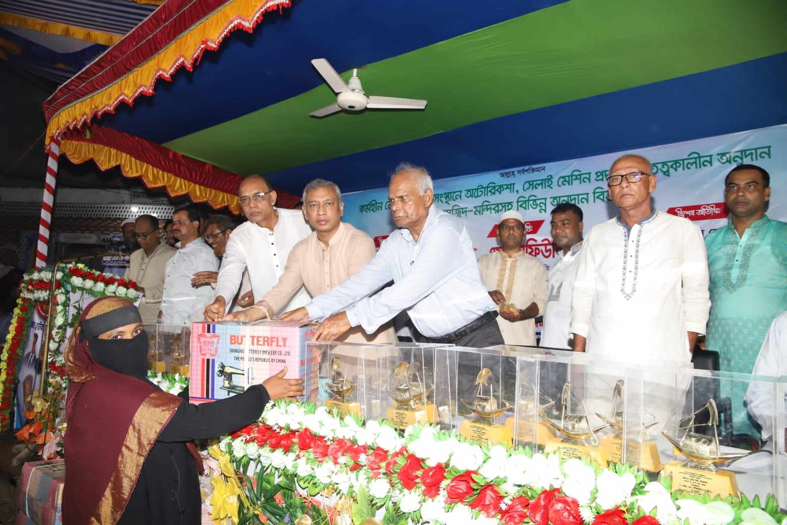 বরুড়ার চিতড্ডায় ৫৪ পরিবারের প্রতি মানবিকতার হাত বাড়ালেন শফিউদ্দিন শামীম