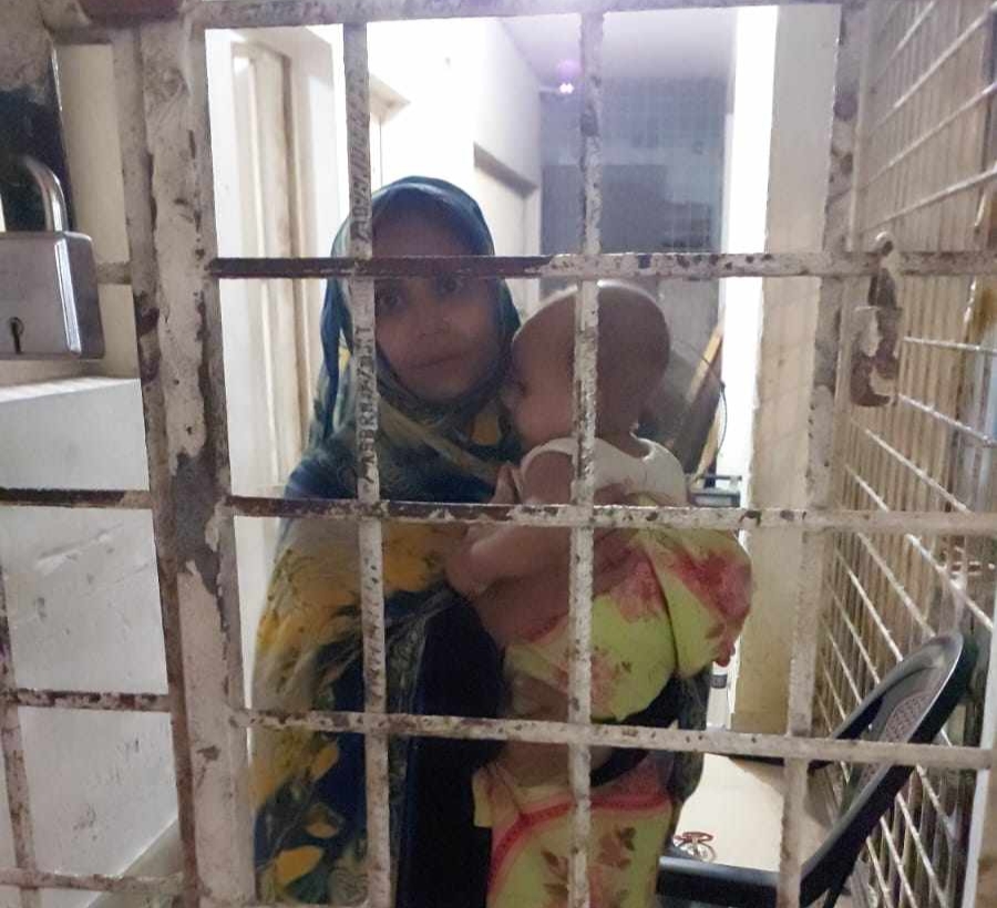 মায়ের অপরাধে ৪ মাসের শিশু থানা হাজতে!