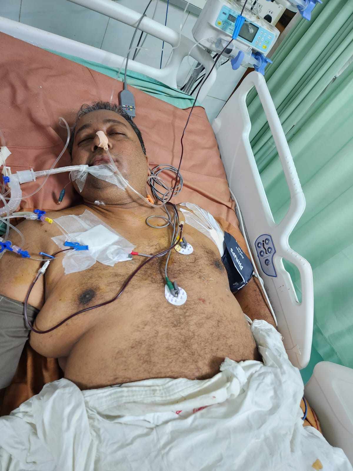 নগরীর রেসকোর্স এলাকায় চেম্বারে ঢুকে ডাক্তারকে কুপিয়ে জখম
