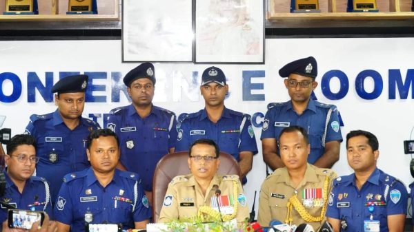 কুমিল্লা শাসনগাছা মাইক্রোবাস স্ট্যান্ডে হত্যাকান্ডের পর দ্রুত অভিযানে ৭ জন আসামী গ্রেফতার