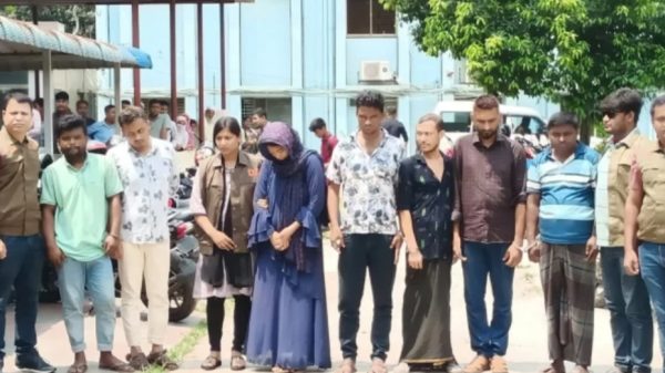 কুমিল্লায় প্রেমের ফাঁদে ফেলে প্রতারণা : সাতজন গ্রেপ্তার