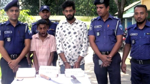 ছিনতাইয়ের ৩৬ ঘন্টার মধ্যে মালামাল উদ্ধারসহ গ্রেফতার দুই