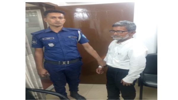 কুমিল্লায় আইনজীবীর সাক্ষর জাল করে মামলা দায়ের, প্রতারক আটক