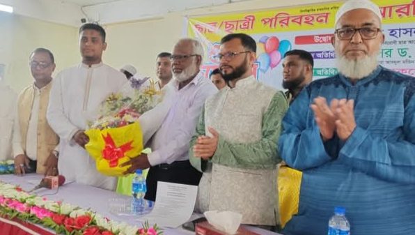 বুড়িচংয়ে আব্দুল মতিন খসরু কলেজে বিআরটিসি বাস উদ্বোধন