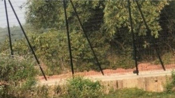 সীমান্ত আইন লঙ্গন করে কাঁটাতারের বেড়া নির্মাণের অভিযোগে উত্তেজনা