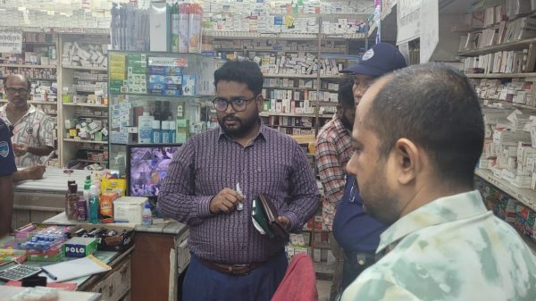 ৯ টাকার ওষুধ ৮০ টাকায় বিক্রি  ‘সাহা মেডিকেল হল’কে  ৫০ হাজার টাকা জরিমানা