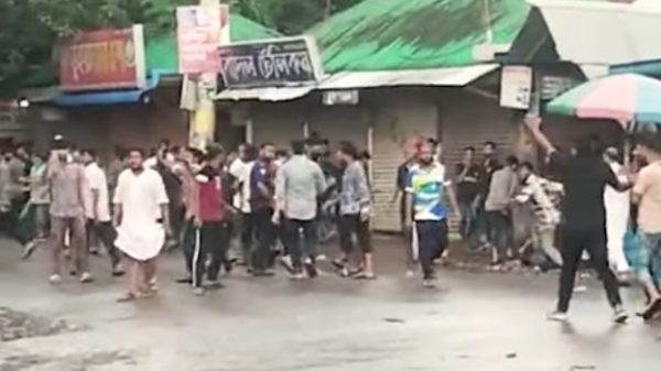 মুরাদনগরে উপদেষ্টা আসিফ মাহমুদের সমর্থকদের বিক্ষোভে হামলা: ধাওয়া-পাল্টা ধাওয়া, সাংবাদিক সহ আহত অন্তত ১৮