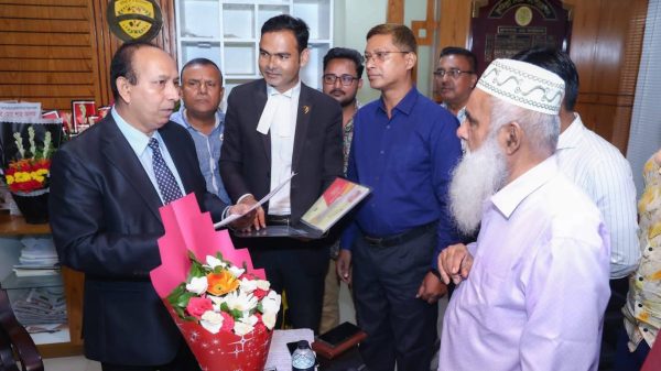 কুমিল্লা রক্ষায় ৯ দফা রূপরেখা : নাগরিক দুর্ভোগের বিরুদ্ধে ‘কুমিল্লা বাঁচাও মঞ্চ’-এর জোরালো স্মারকলিপি”