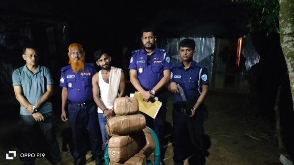 কুমিল্লার বুড়িচংয়ে ৩৫ কেজি গাঁজাসহ যুবক আটক