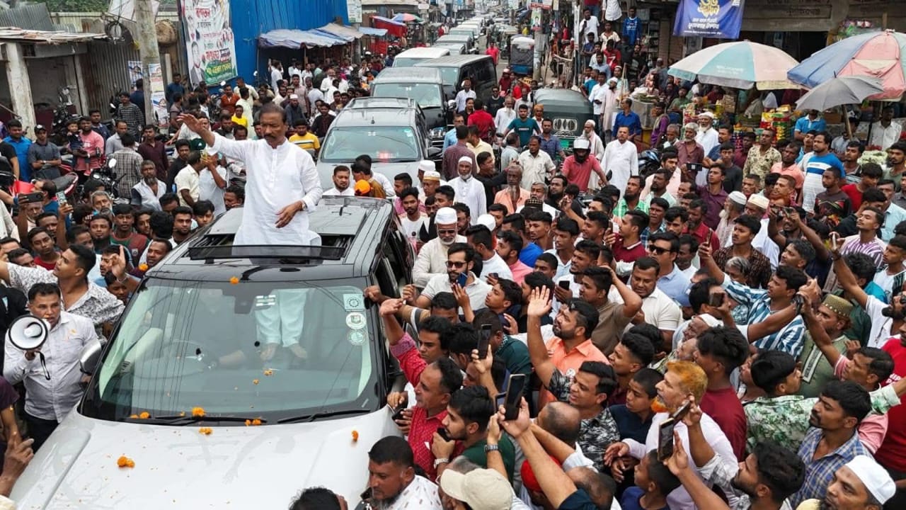 বিএনপির মনোনয়ন পেয়ে লাকসাম-মনোহরগঞ্জে আবুল কালামের পথসভা