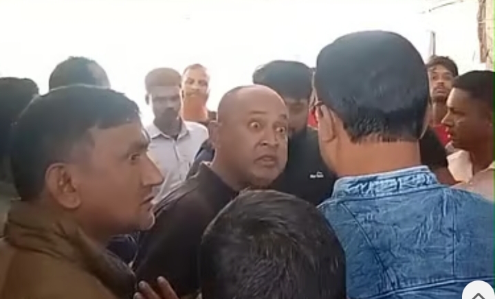 আওয়ামী লীগ কর্মীকে ছাড়াতে ওসিকে হুমকি যুবদল নেতা শোকজ