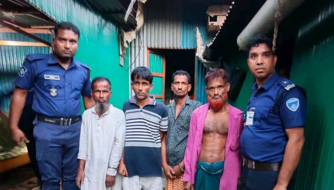 ব্রাহ্মণপাড়ায় খাটের নিচে ১২ কেজি গাঁজা, গ্রেফতার ৪