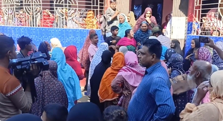 মাদকের প্রতিবাদে র-ক্তা-ক্ত বসন্তপুর কু-পি-য়ে মা-ভাইকে হ-ত্যা করে পলাতক বিল্লাল