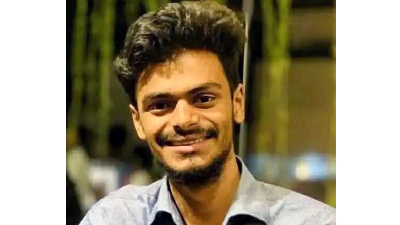 নামাজ শেষে মাছ কিনতে গিয়ে কাভার্ডভ্যানে পিষ্ট