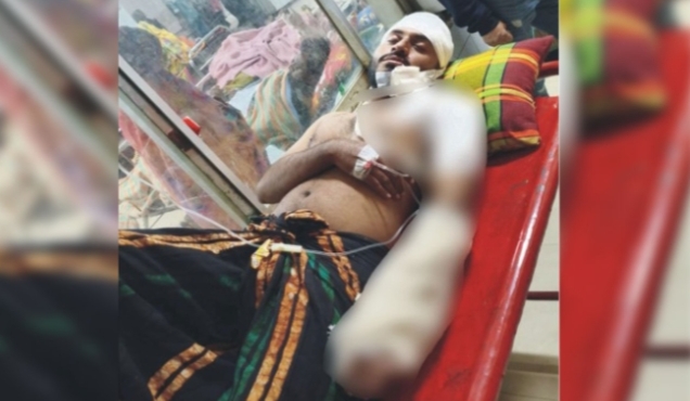 ৫ লাখ টাকা ছিনতাই, হাত বিচ্ছিন্ন-আরিফুলের মায়ের আর্তনাদ