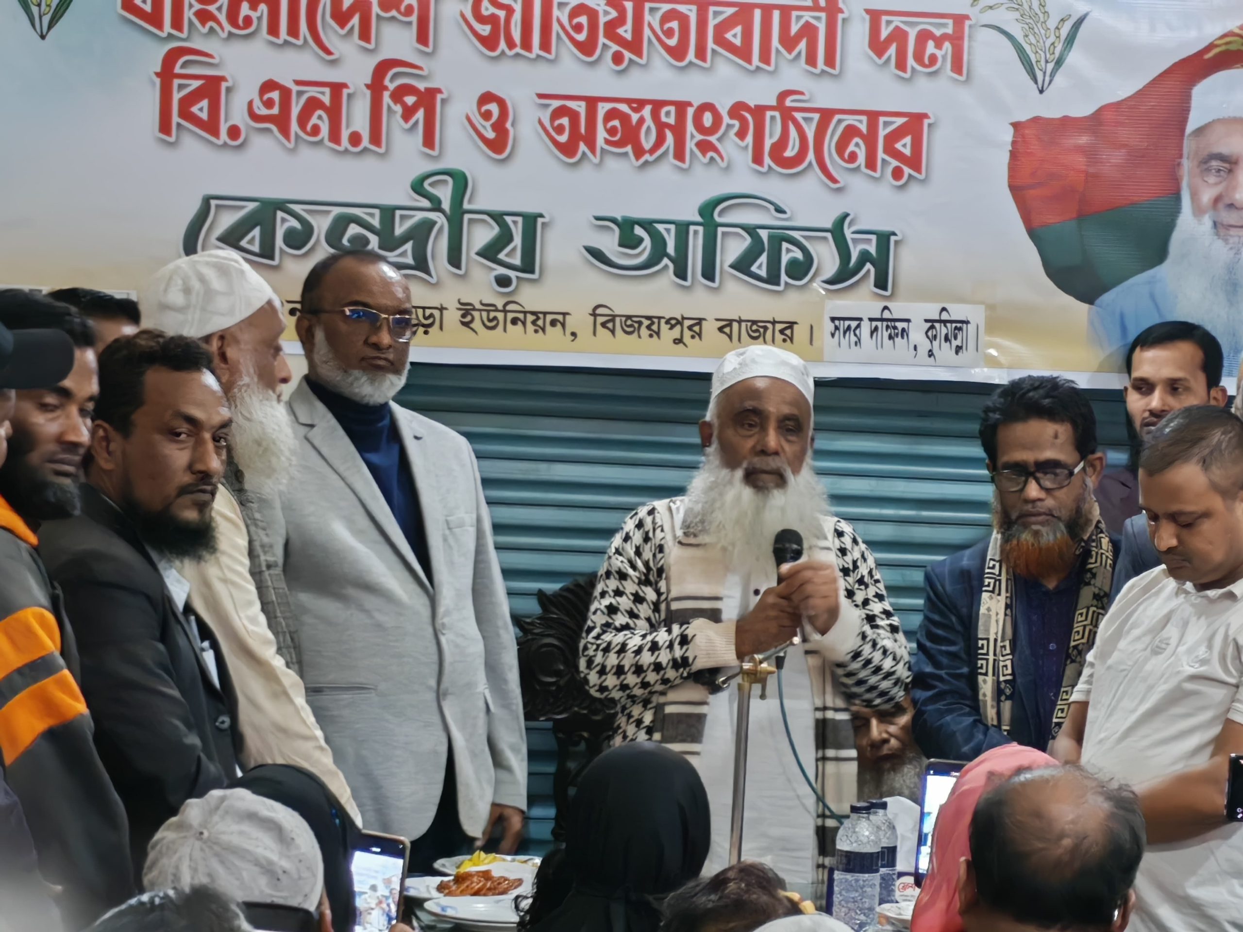 কুমিল্লায় রাস্তাঘাটের বেহাল দশা পাল্টে দিতে প্রতিশ্রুতি মনিরুল হক চৌধুরীর