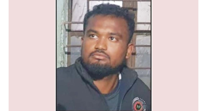 টাউনহল মাঠে নারী নেত্রীকে কুপ্রস্তাব যুবক আটক