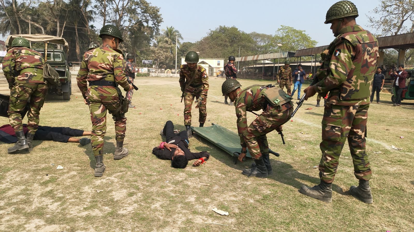 দেবীদ্বারে নির্বাচনী নিরাপত্তায় সেনাবাহিনীর মহড়া