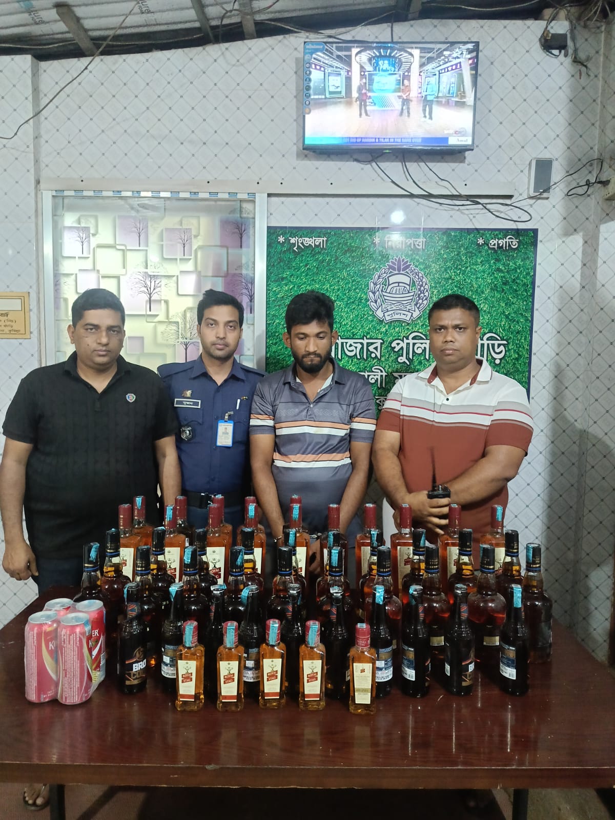 কুমিল্লায় অরণ্যপুরে মাদকবিরোধী অভিযানে ৫৪ বোতল বিদেশি মদ উদ্ধার