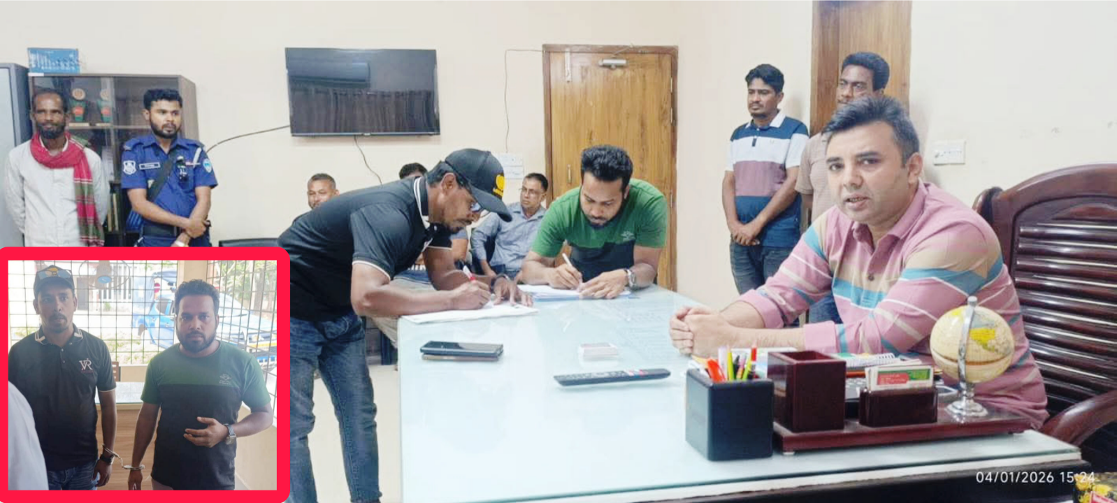 চান্দিনায় ভিডিও করার দায়ে দুই সাংবাদিককে হাতকড়া পরিয়ে থানায় পাঠালো এসিল্যান্ড