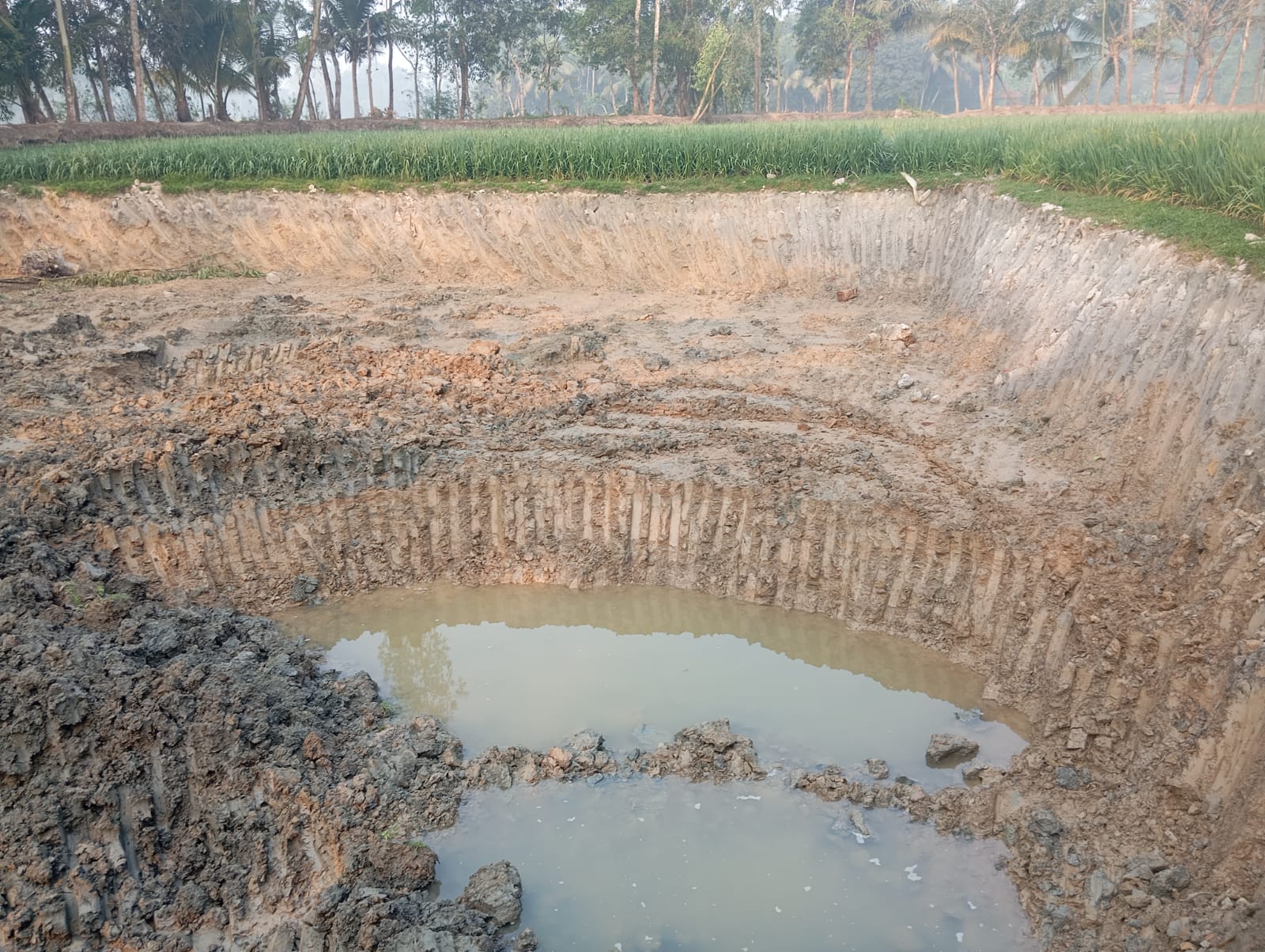 মনোহরগঞ্জে কৃষিজমির টপসয়েল লুট: রাতের আঁধারে চলছে মাটি কাটার হরিলুট, প্রশাসন নীরব