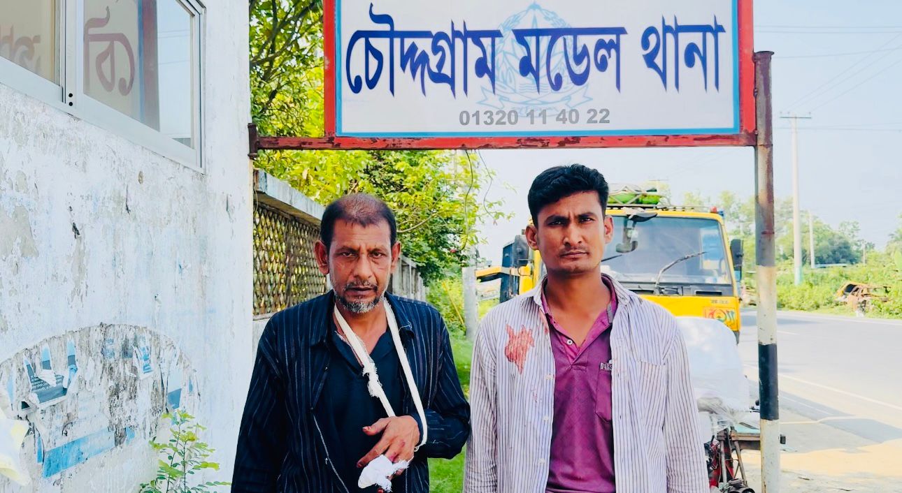 চৌদ্দগ্রামে মহাসড়কে ব্যারিকেড দিয়ে ট্রাক থেকে ১০টি গরু ডাকাতি, চালক-হেলপার আহত