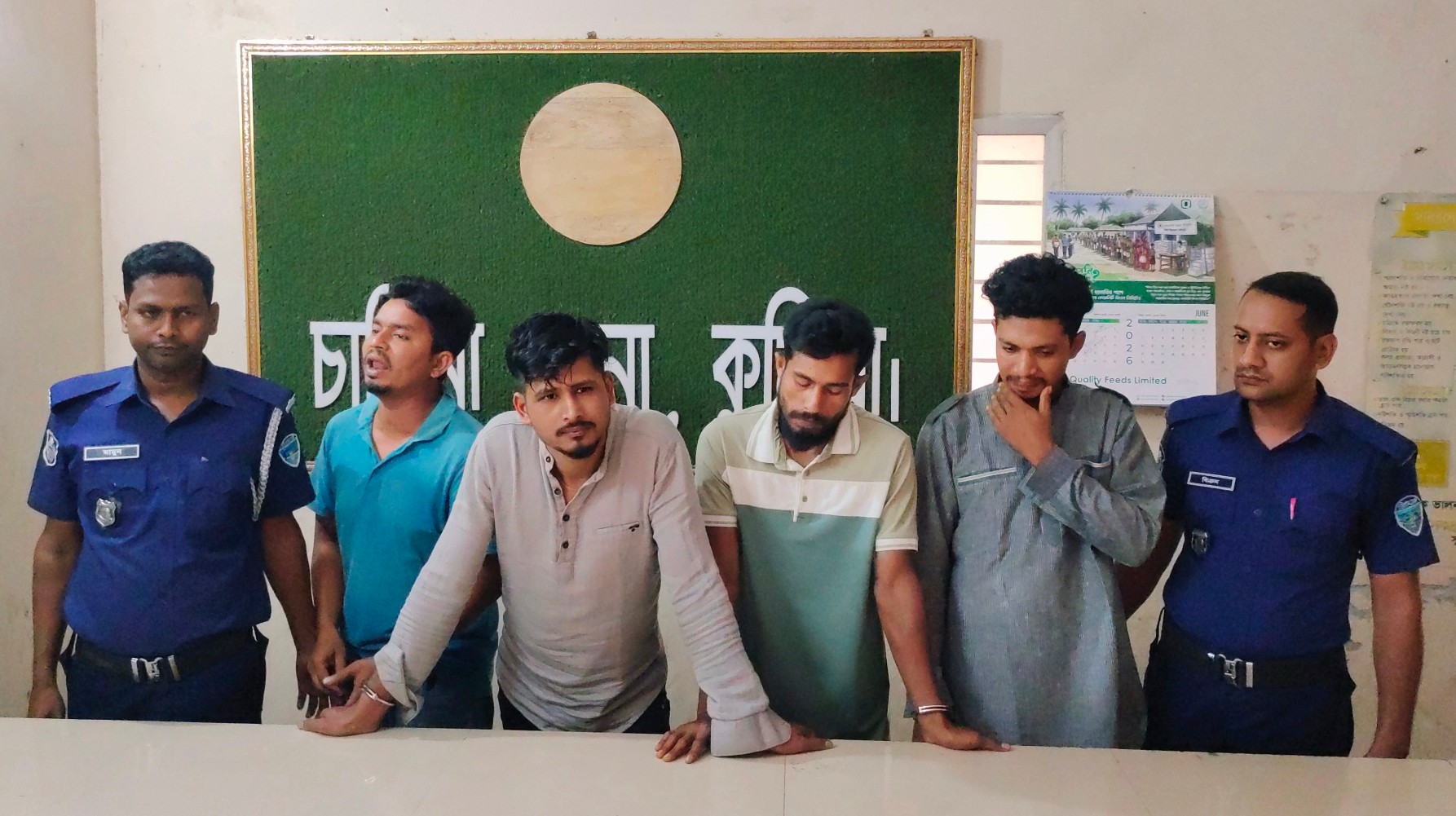 চান্দিনায় স্বামীর সামনে থেকে স্ত্রীকে অপহরণ করে গণধর্ষণ: আটক ৪