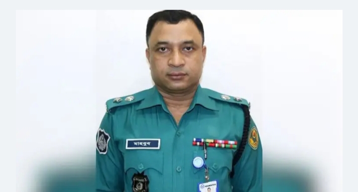 হত্যা মামলার আসামি মাহবুব আলম ফেনীর এসপি